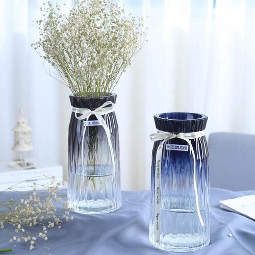 How to keep roses alive in a vase