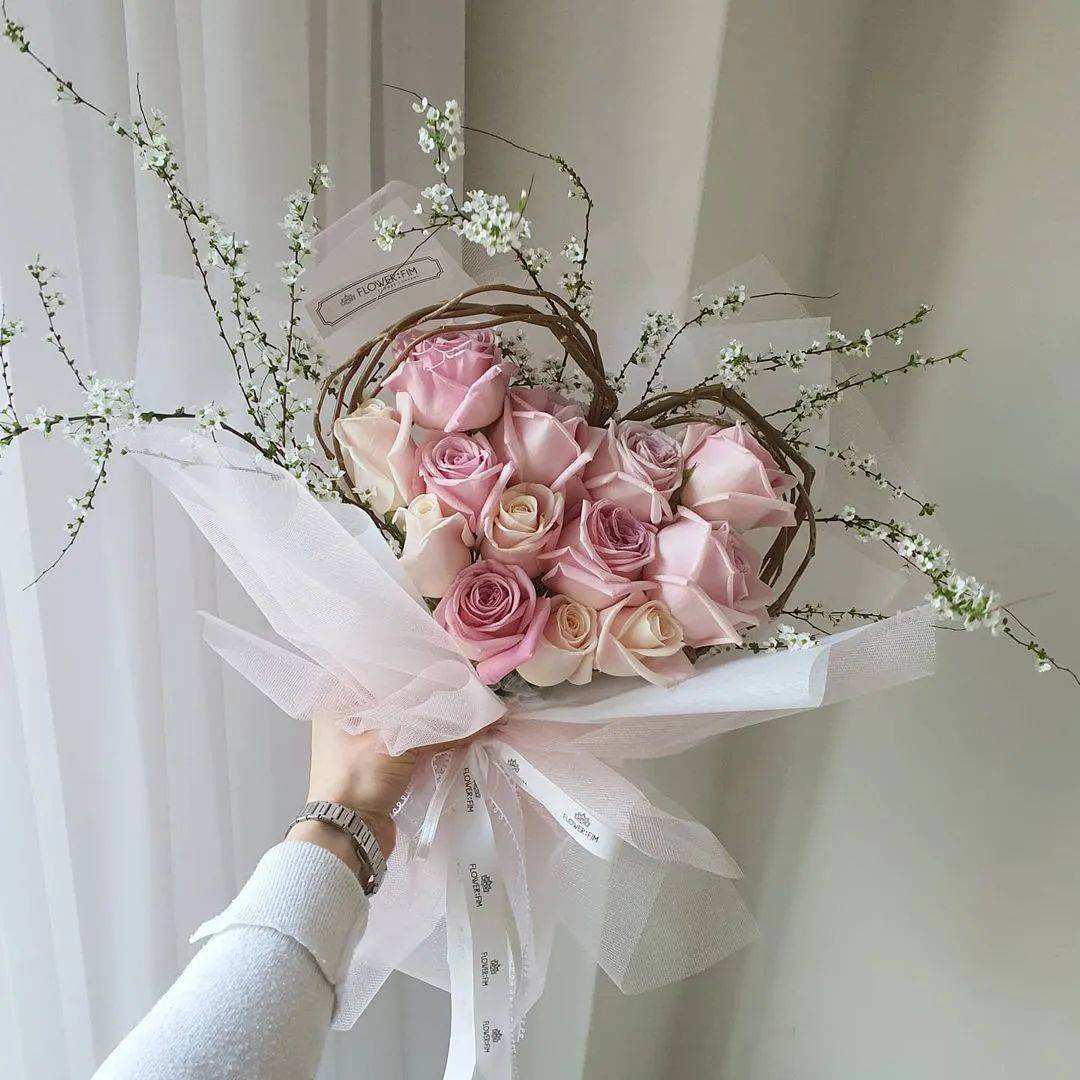 What greenery goes with roses
