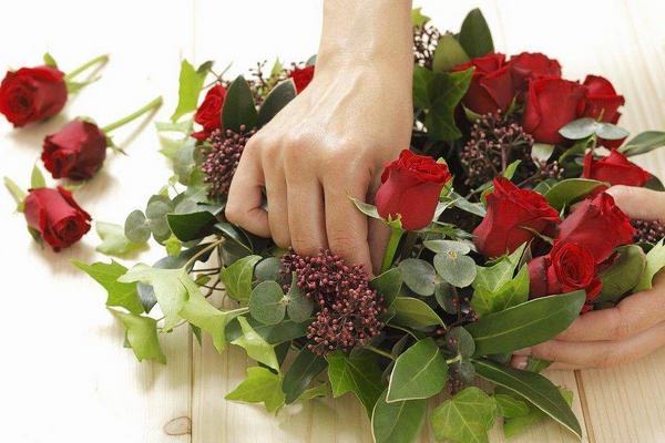 How to cut roses for vase