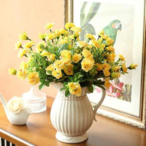 How to keep roses alive in a vase