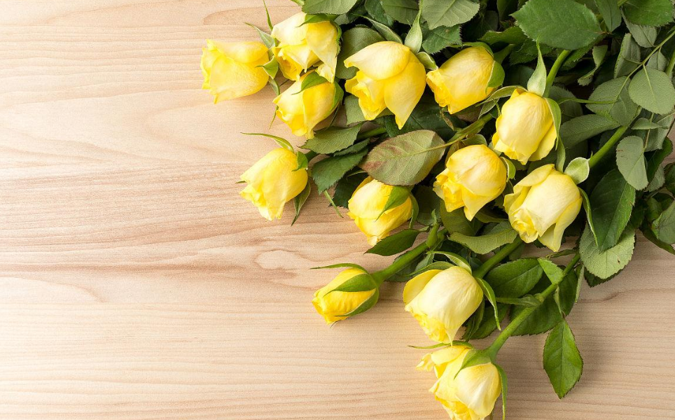 What is the meaning of yellow roses