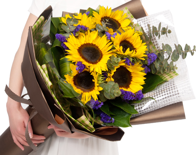 What flowers go well with roses