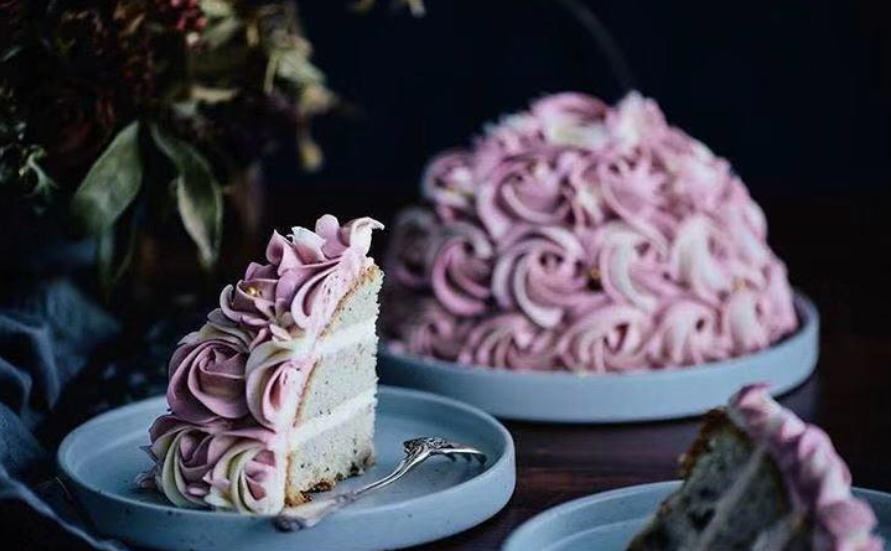 How to make roses on a cake