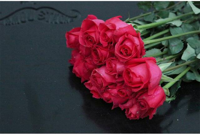 How to dethorn roses