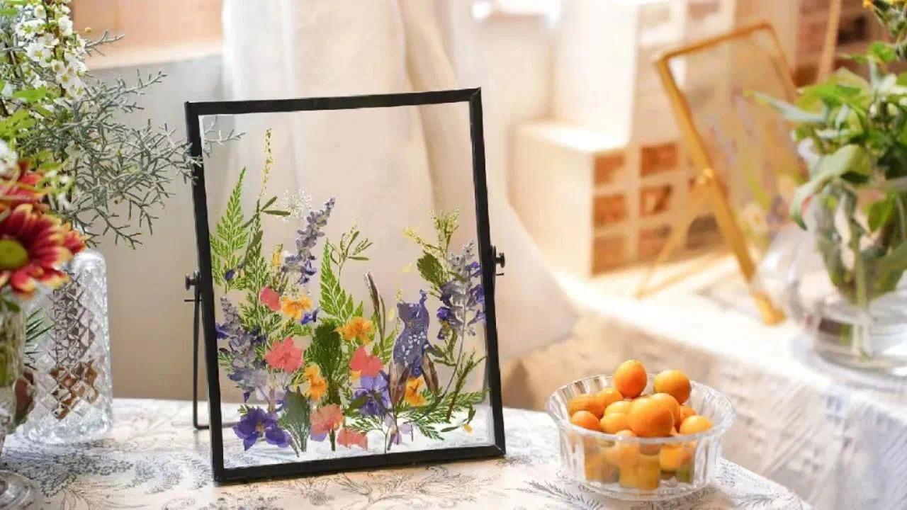 Which country does the eternal flower come from?