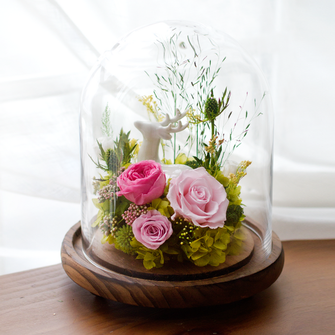 How are preserved roses made