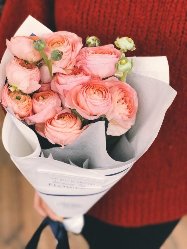 What do pink roses mean in a relationship