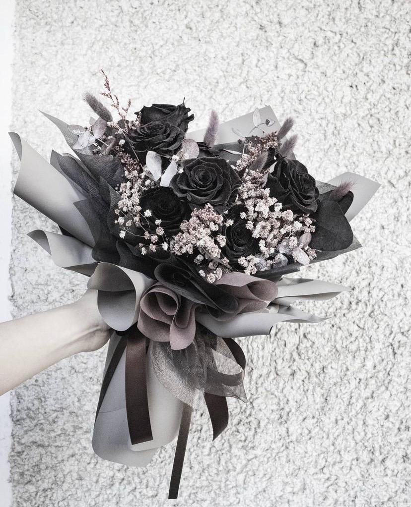 What do pink roses mean in a relationship